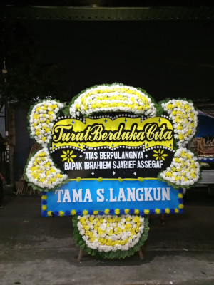 Papan Bunga Duka di Wayame